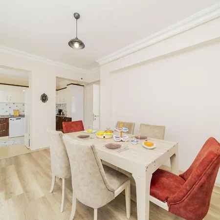 Spacious And Cozy In Muratpasa *